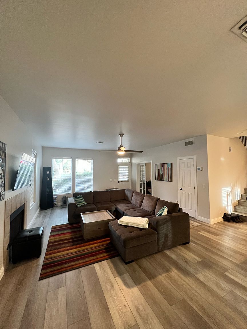 942 S Ash Ave photo 3