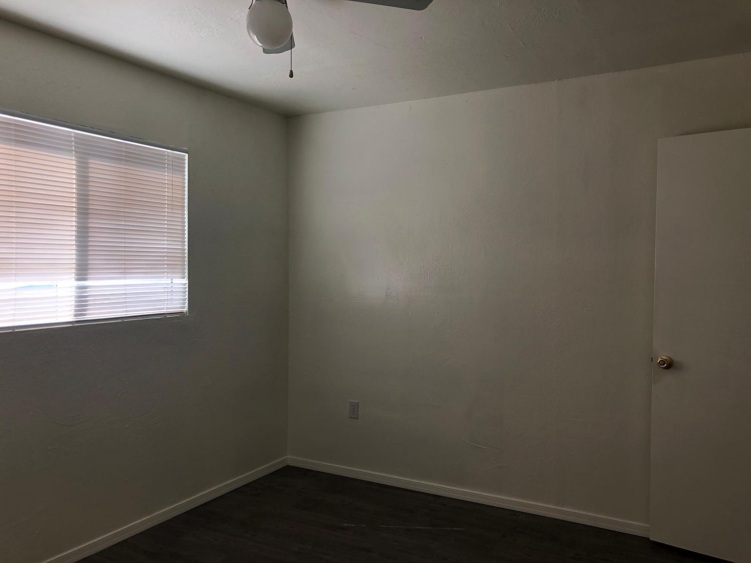 907 S Una Ave photo 3