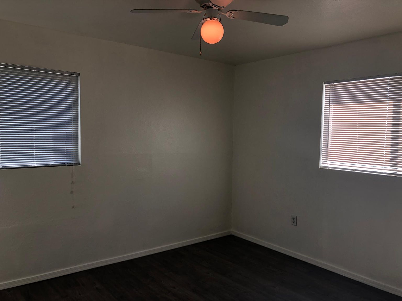 907 S Una Ave photo 4