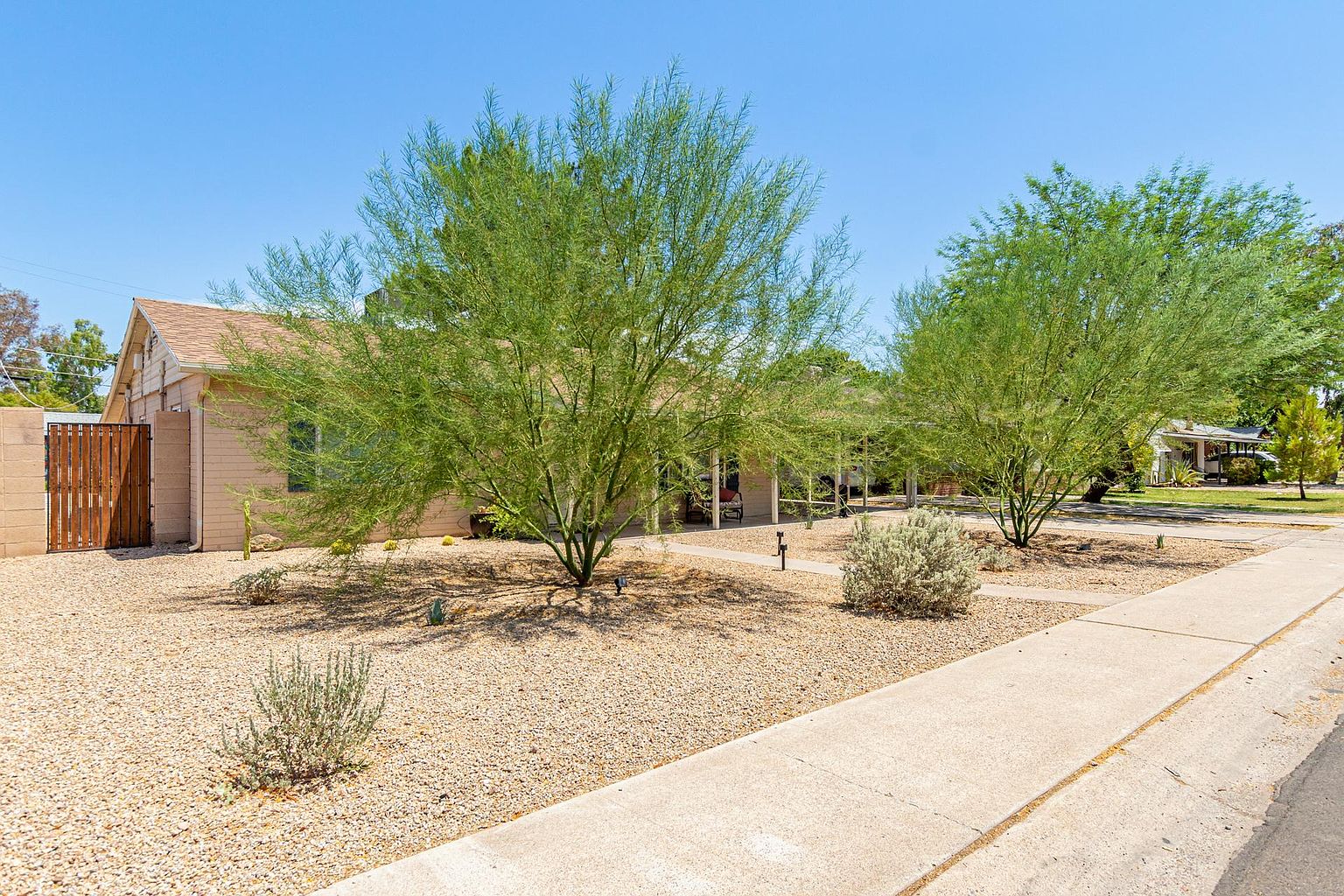1019 S Una Ave photo 2