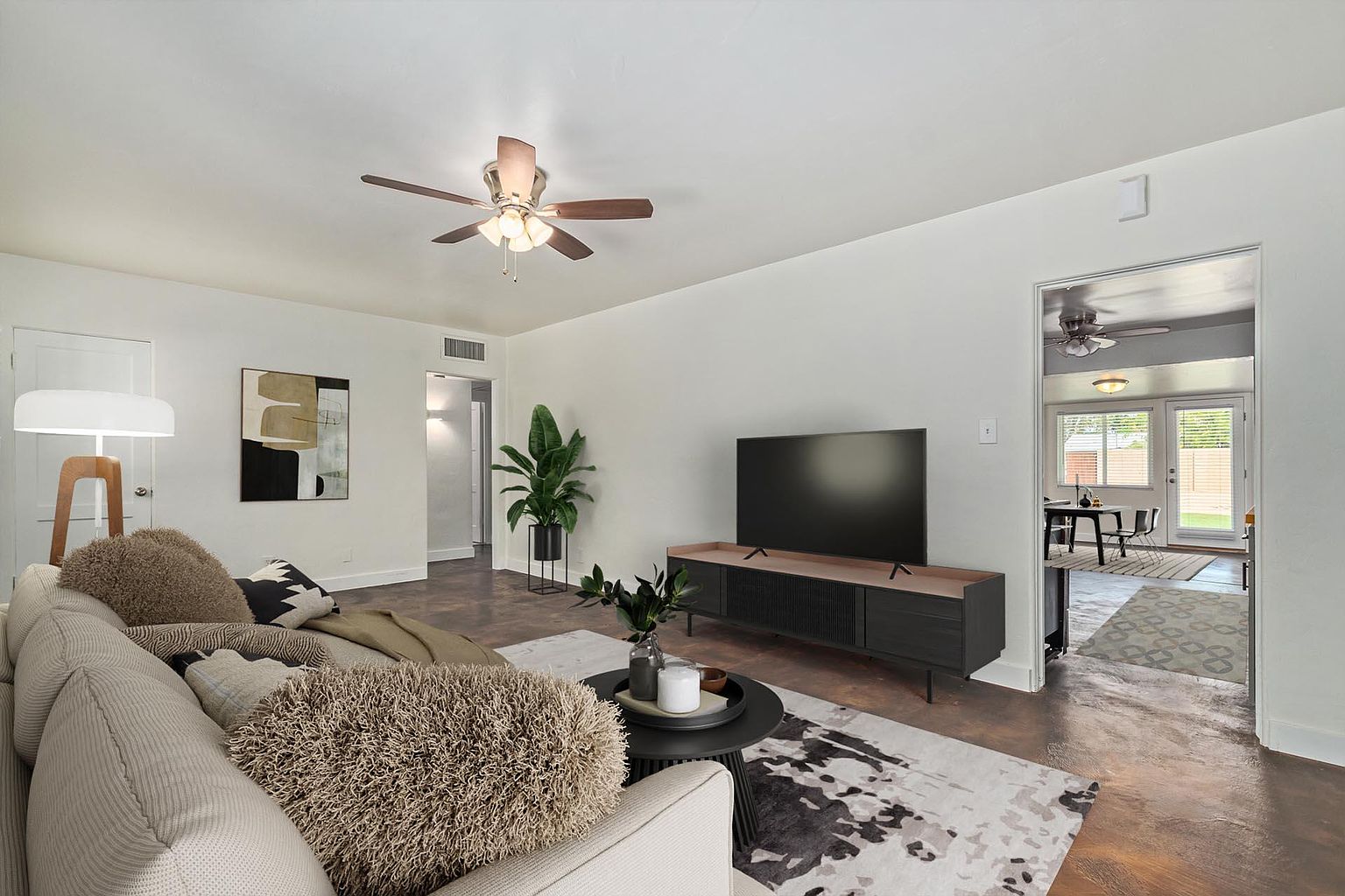 1019 S Una Ave photo 5