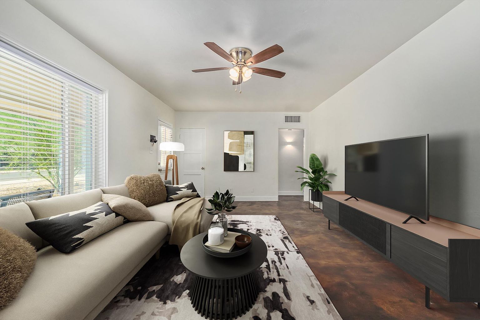 1019 S Una Ave photo 4
