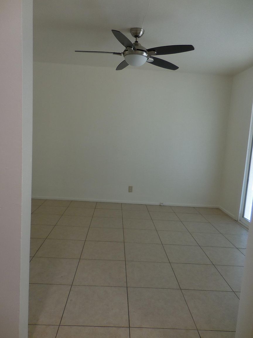 1305 E Don Carlos Ave photo 4