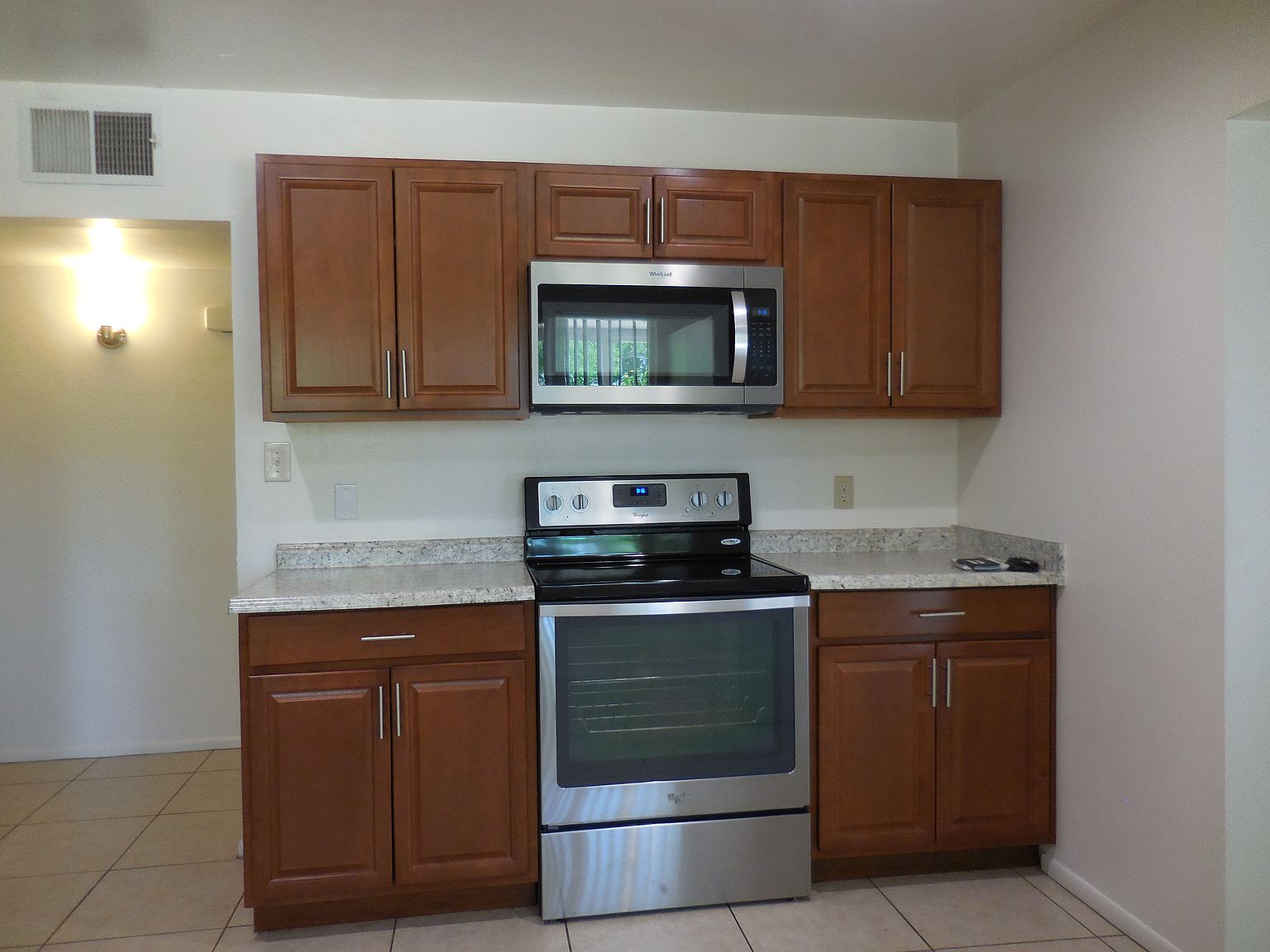 1305 E Don Carlos Ave photo 2