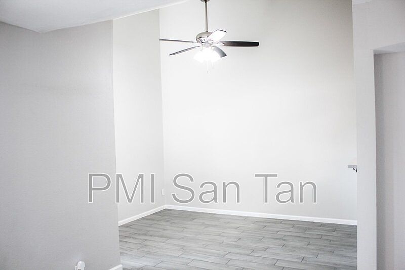 821 South Casitas Drive, Tempe, AZ 85281 photo 5