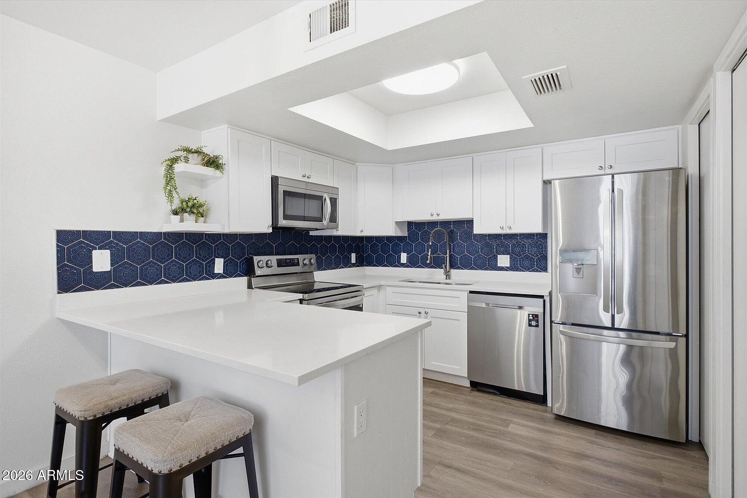 2143 E Center Ln Tempe, AZ 85281 photo 2