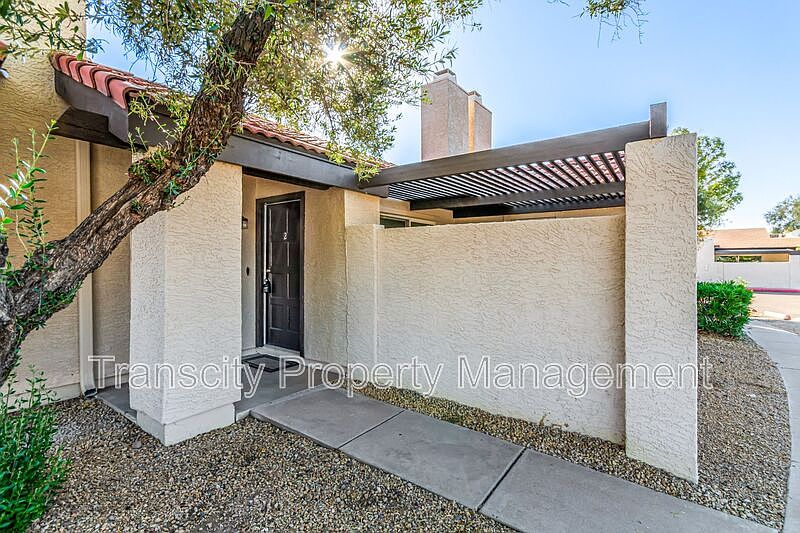2143 E Center Ln Tempe, AZ 85281 photo 3