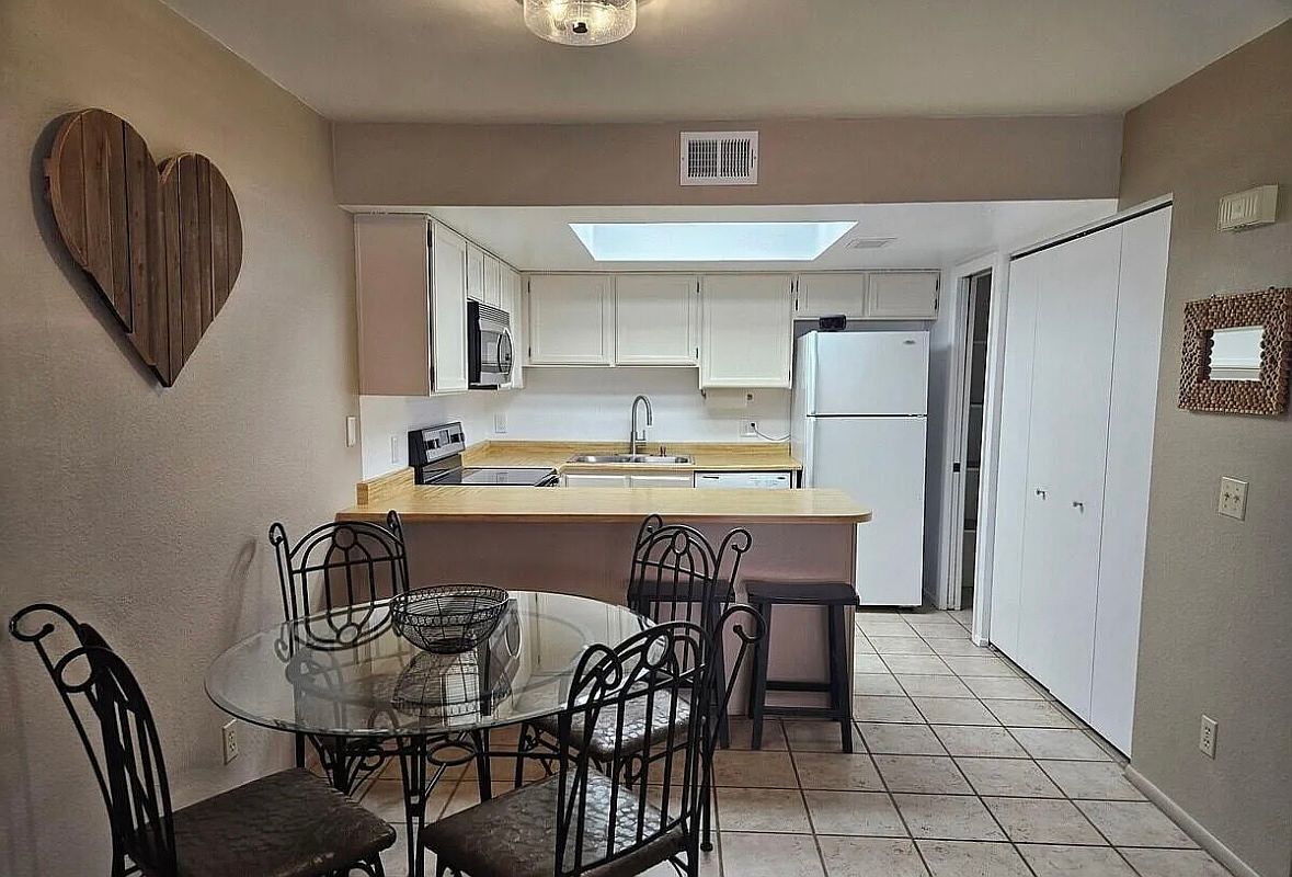 2123 E Kirkland Ln photo 3