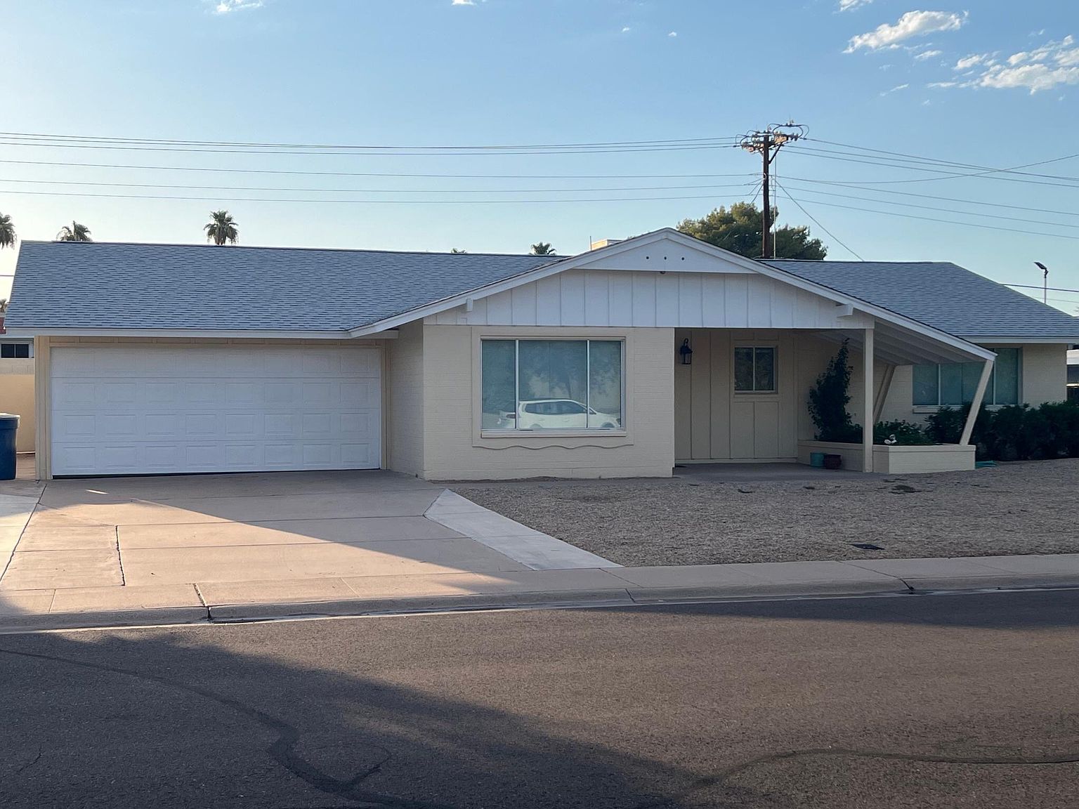 1625 N Sunset Dr photo 2
