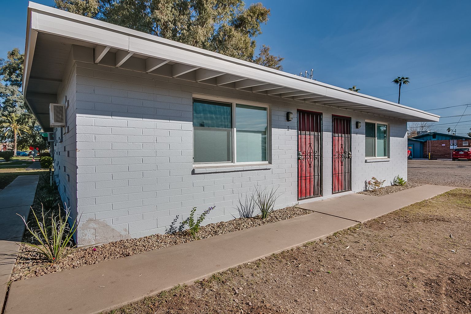 1008 S Mariana St photo 2