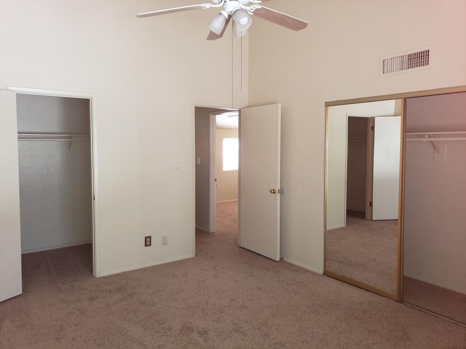 1536 S River Dr photo 3