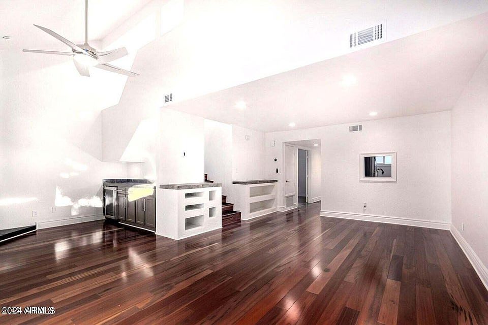 1530 S RIVER Drive photo 3