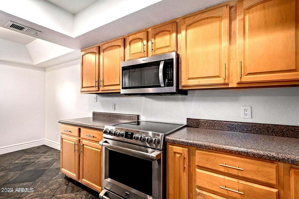 1530 S RIVER Drive photo 4