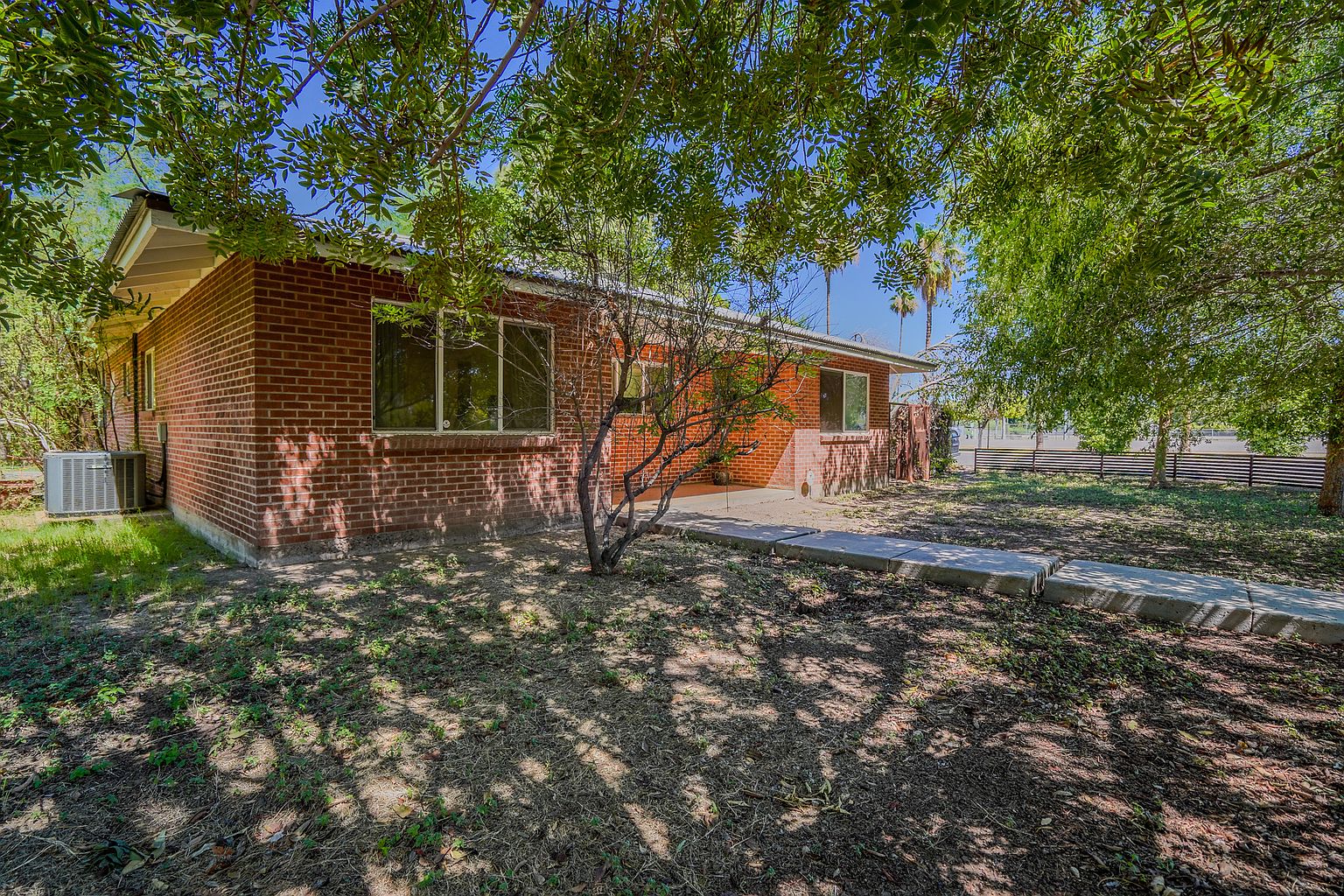 351 E Encanto Dr Tempe, AZ 85281 photo 2