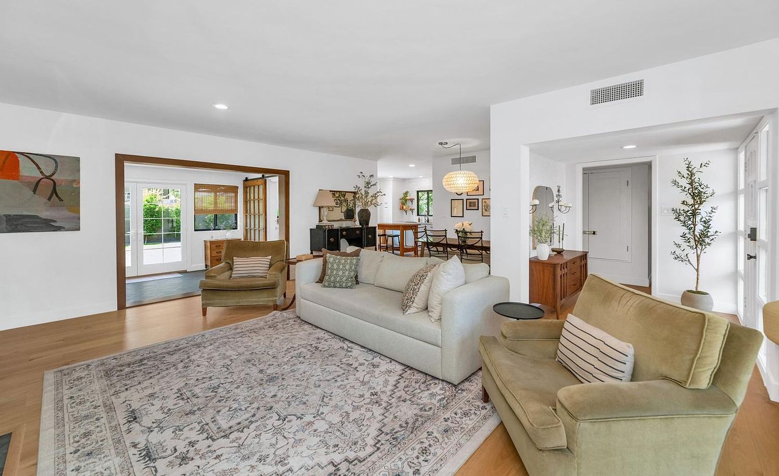 103 E Palmcroft Dr photo 3