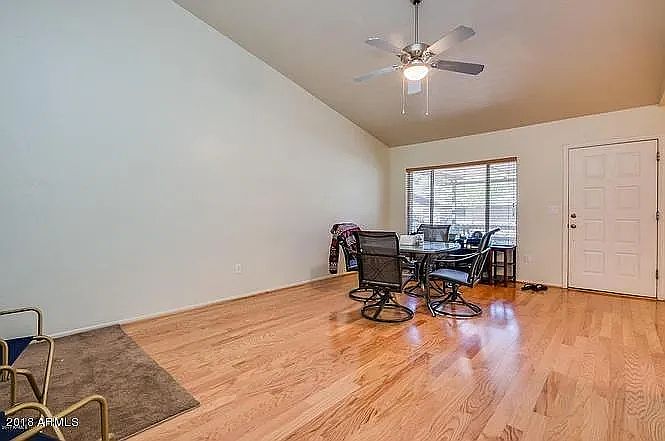 2521 S Maple Ave photo 4