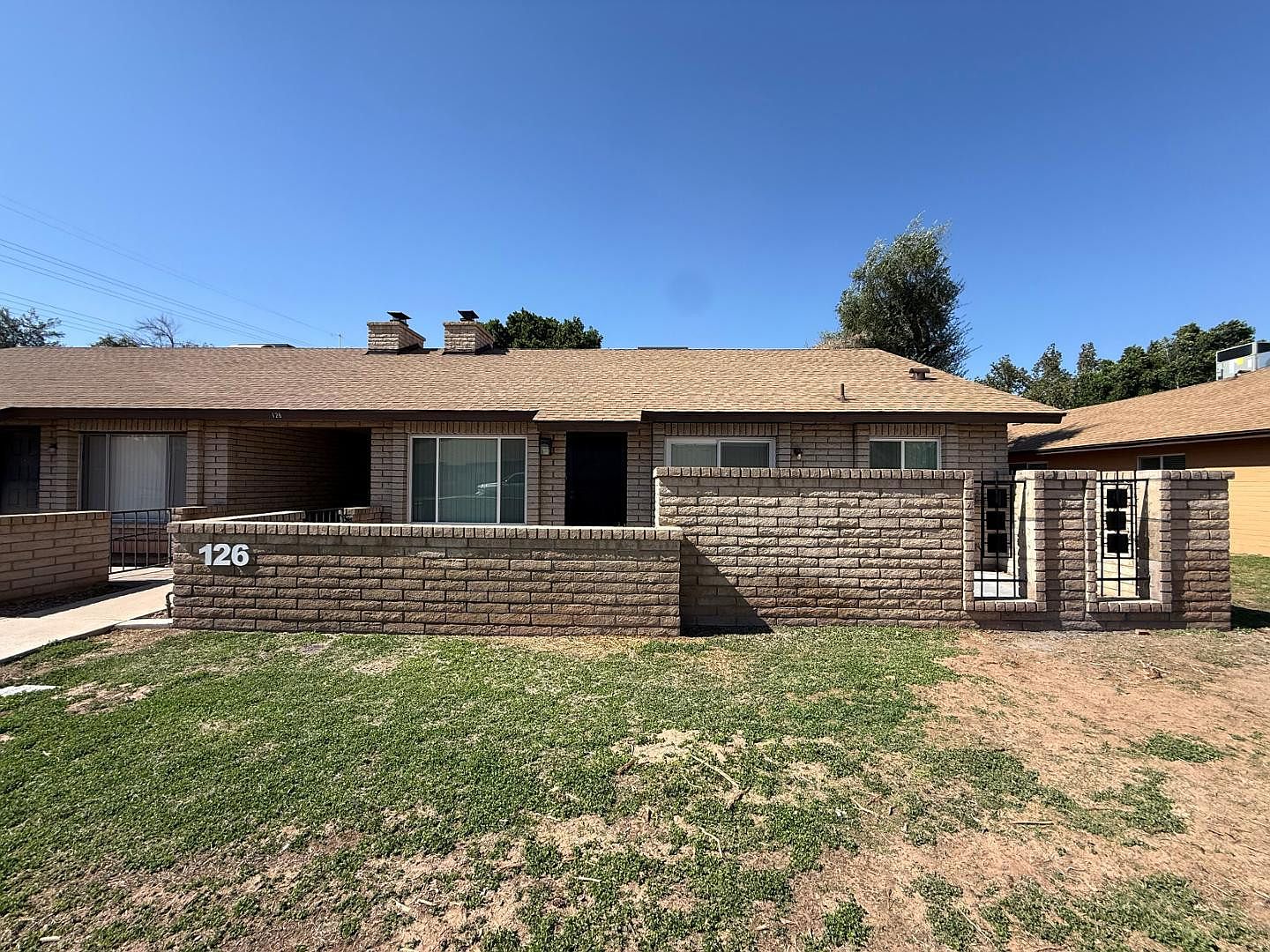 126 W Loma Vista Dr Tempe, AZ 85282 photo 2