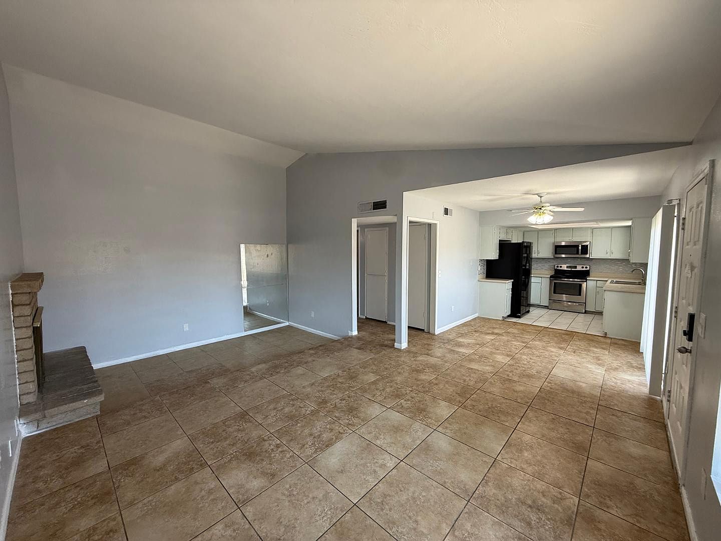 126 W Loma Vista Dr Tempe, AZ 85282 photo 4