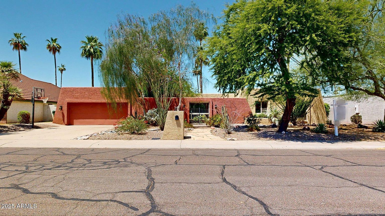 2534 S Grandview Ave Tempe, AZ 85282 photo 2