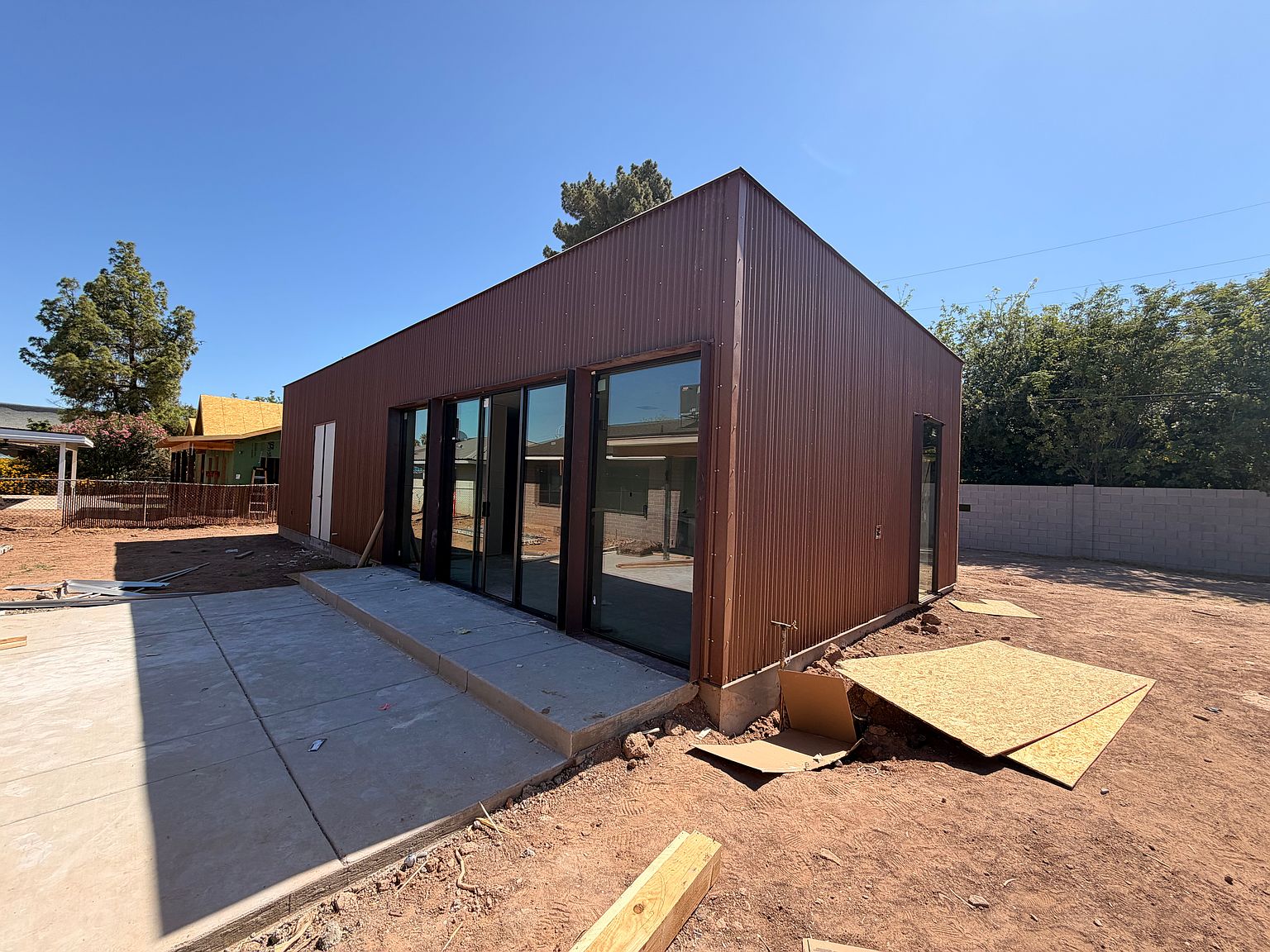 2025 S College Ave photo 2