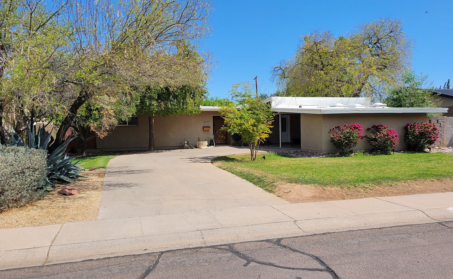 2107 S Ventura Dr Tempe, AZ 85282 photo 2