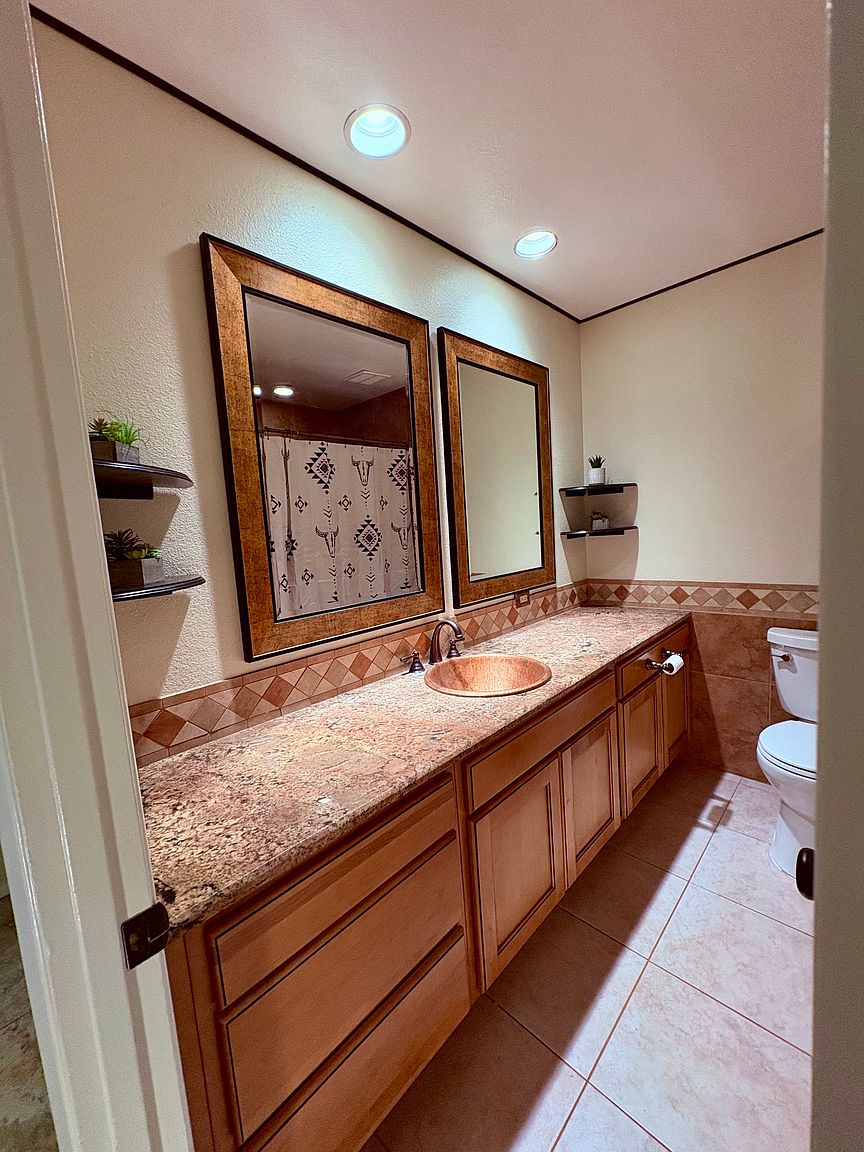 1410 E Bishop Dr photo 3