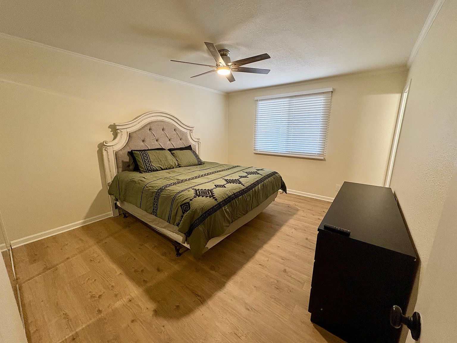1410 E Bishop Dr photo 5