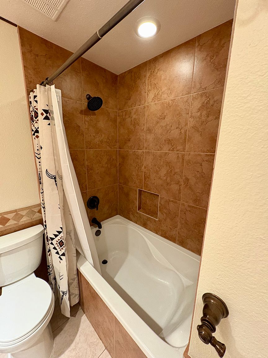 1410 E Bishop Dr photo 4