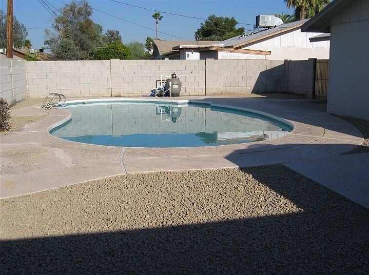 1322 E Broadmor Dr photo 2