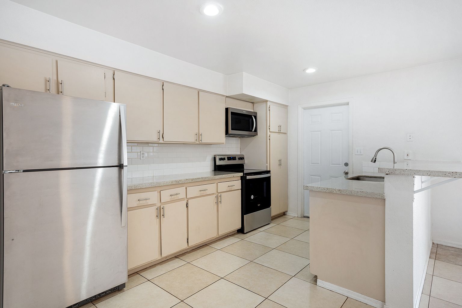 1702 E El Parque Dr photo 4