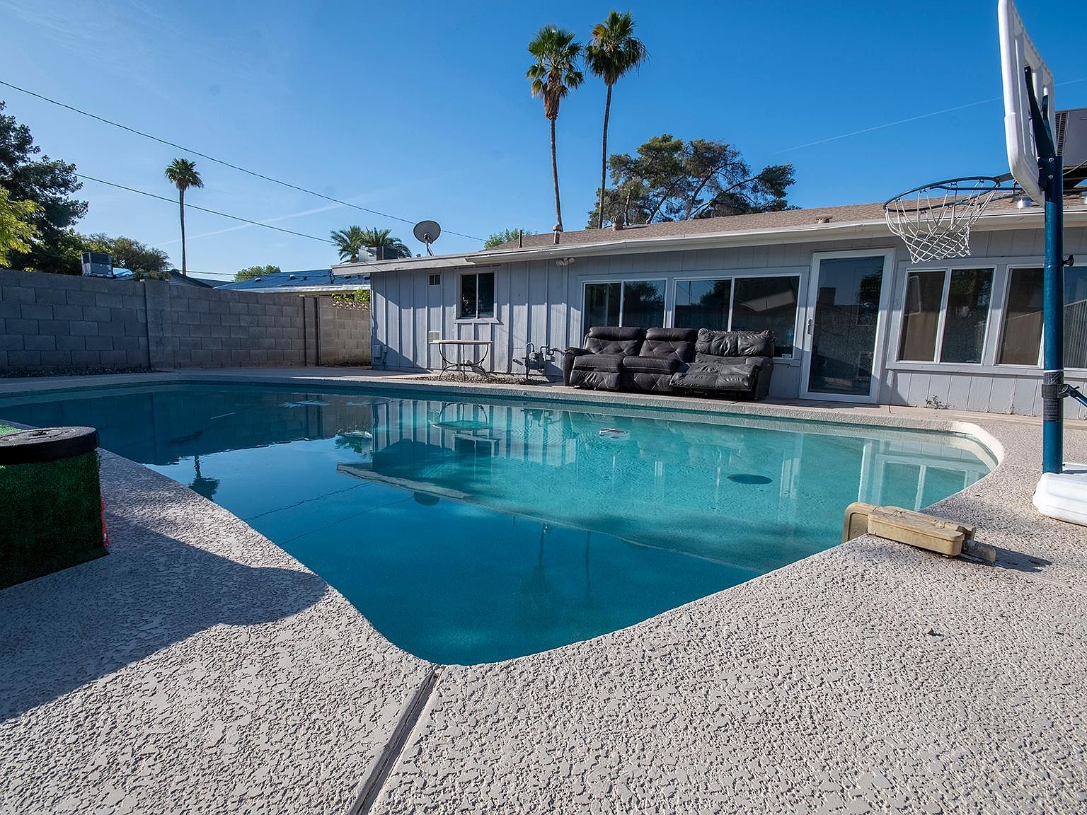 1028 E Wesleyan Dr photo 5