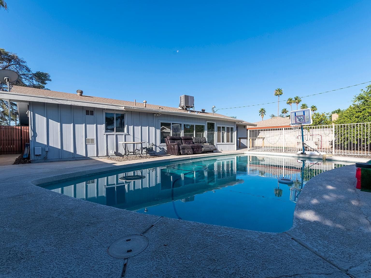 1028 E Wesleyan Dr photo 3