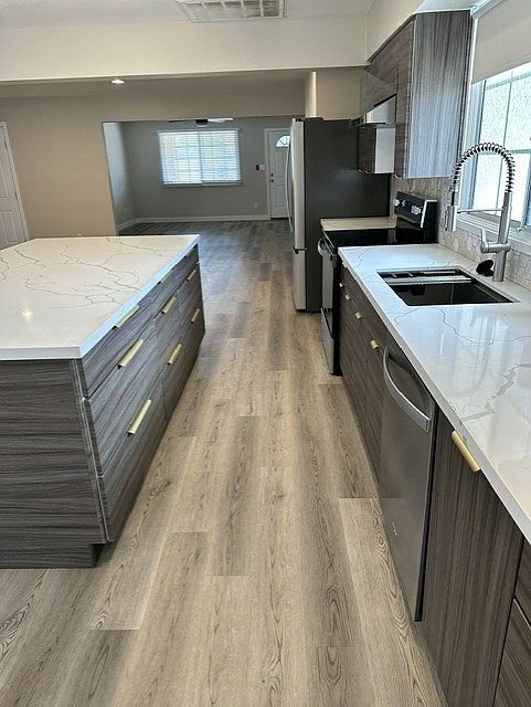 1252 E Campus Dr photo 2