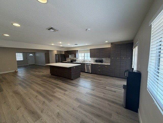 1252 E Campus Dr photo 4