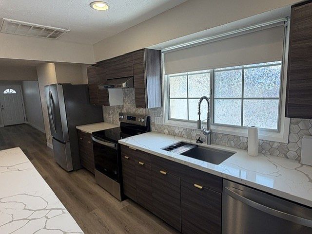 1252 E Campus Dr photo 3