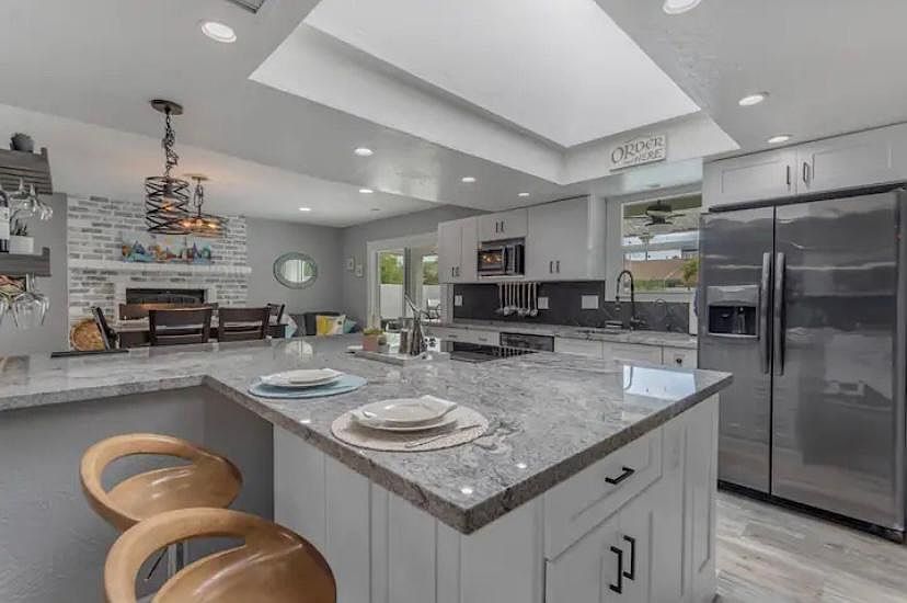 1209 E Campus Dr photo 2