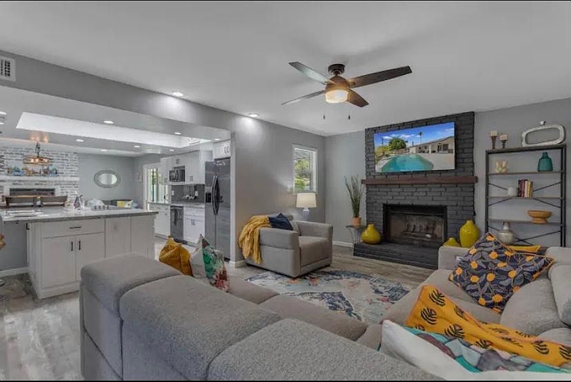1209 E Campus Dr photo 3