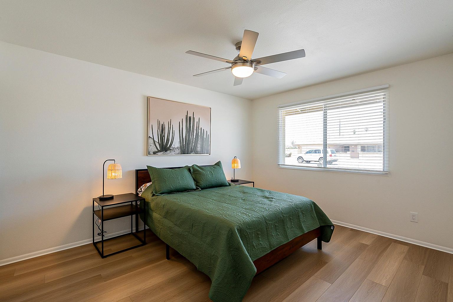 1107 E Geneva Dr photo 3