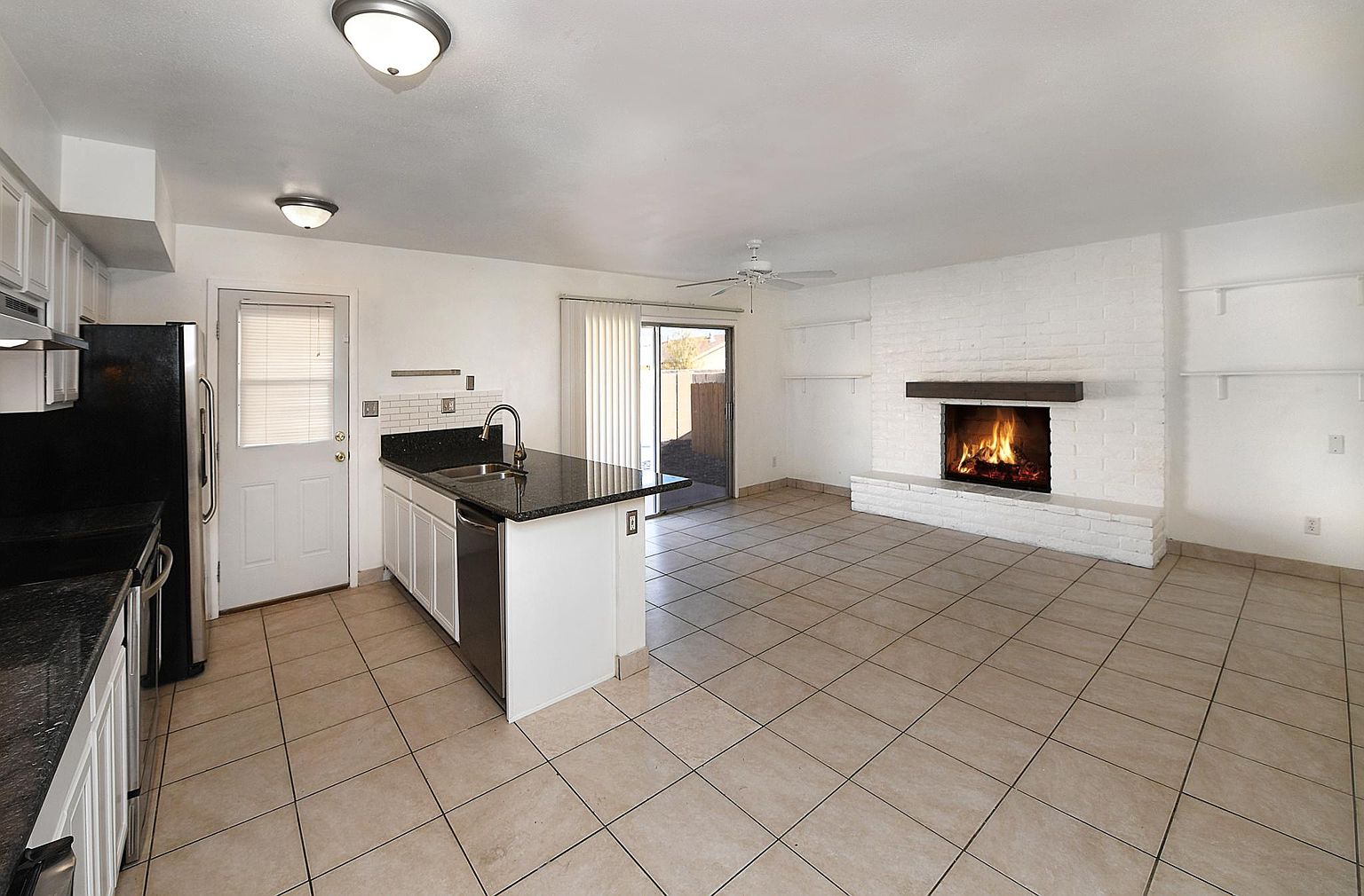2913 S Elm St photo 4