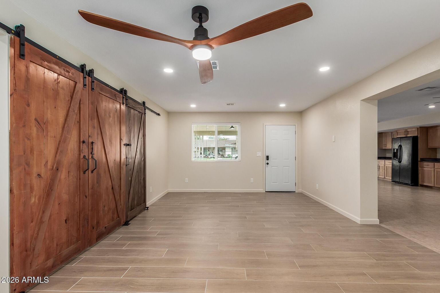 1628 E DEL RIO Drive photo 4