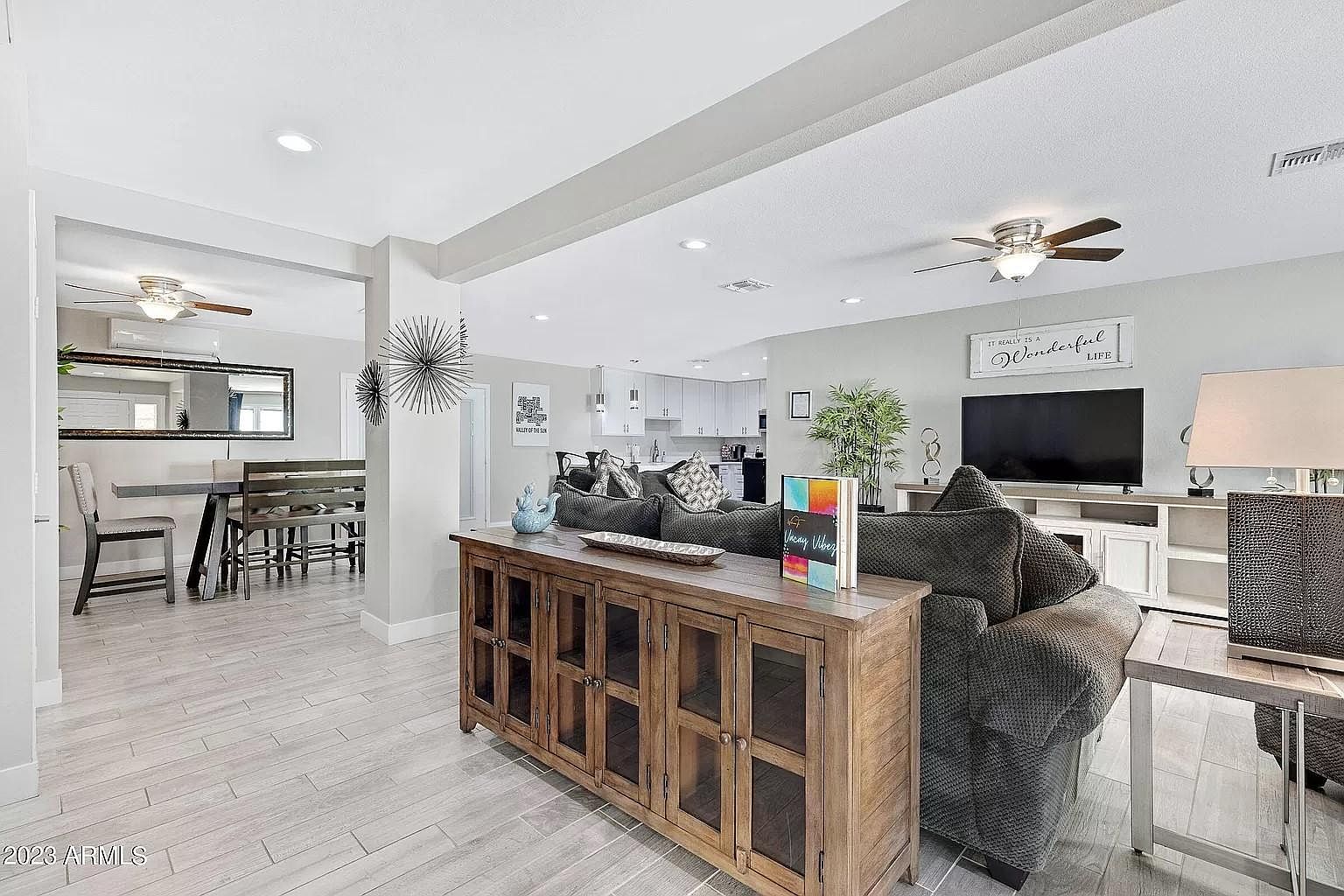 1834 E Alameda Dr photo 2