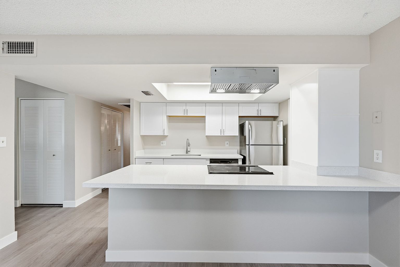 1867 E Alameda Dr photo 4