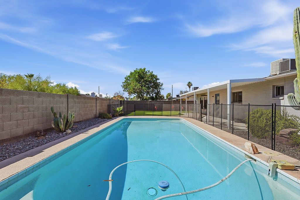 3215 S Kachina Dr photo 4
