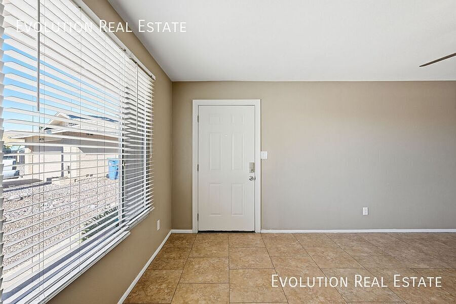 3100 S Kachina Dr photo 3