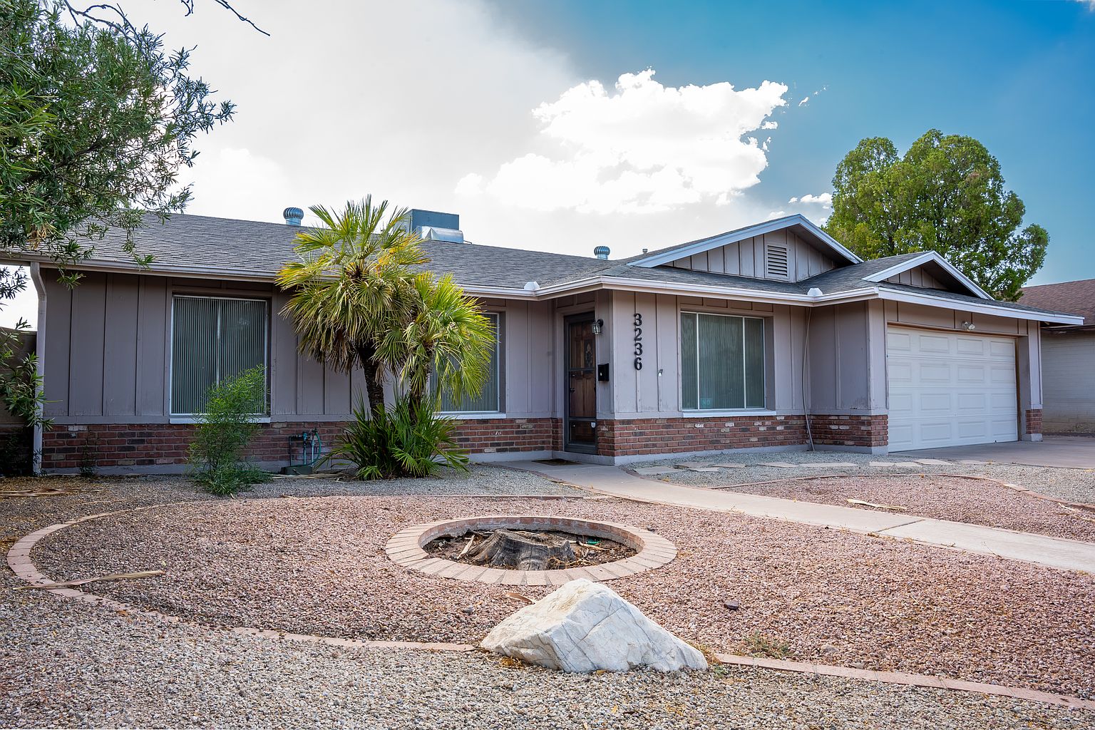 3236 S Kenwood Ln photo 2