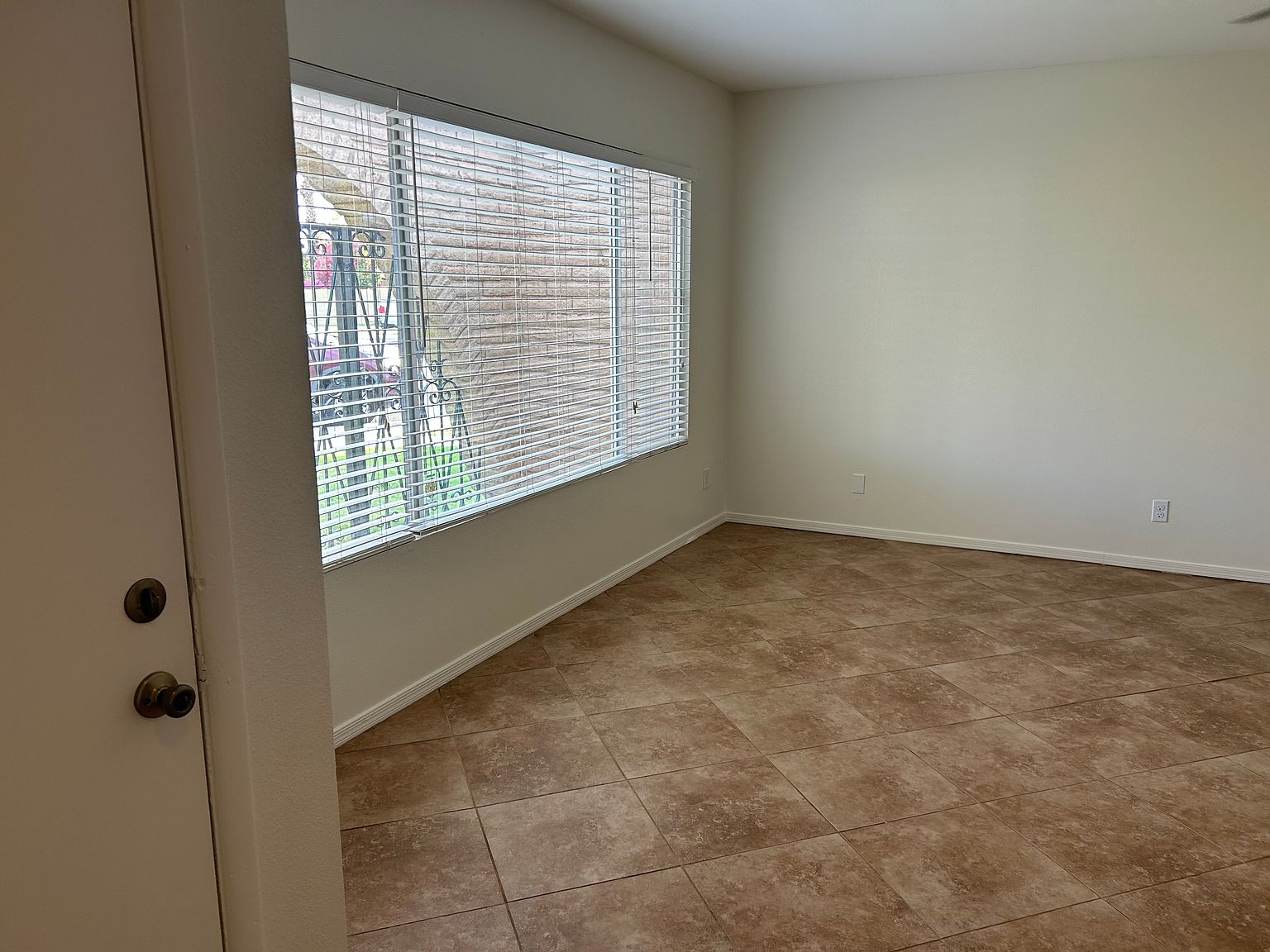 2120 E Villa Ct photo 2