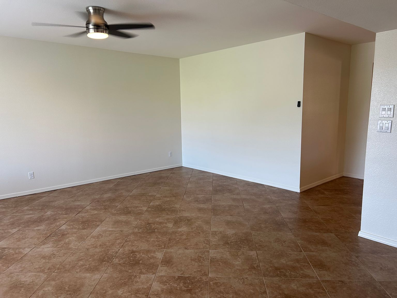 2120 E Villa Ct photo 3