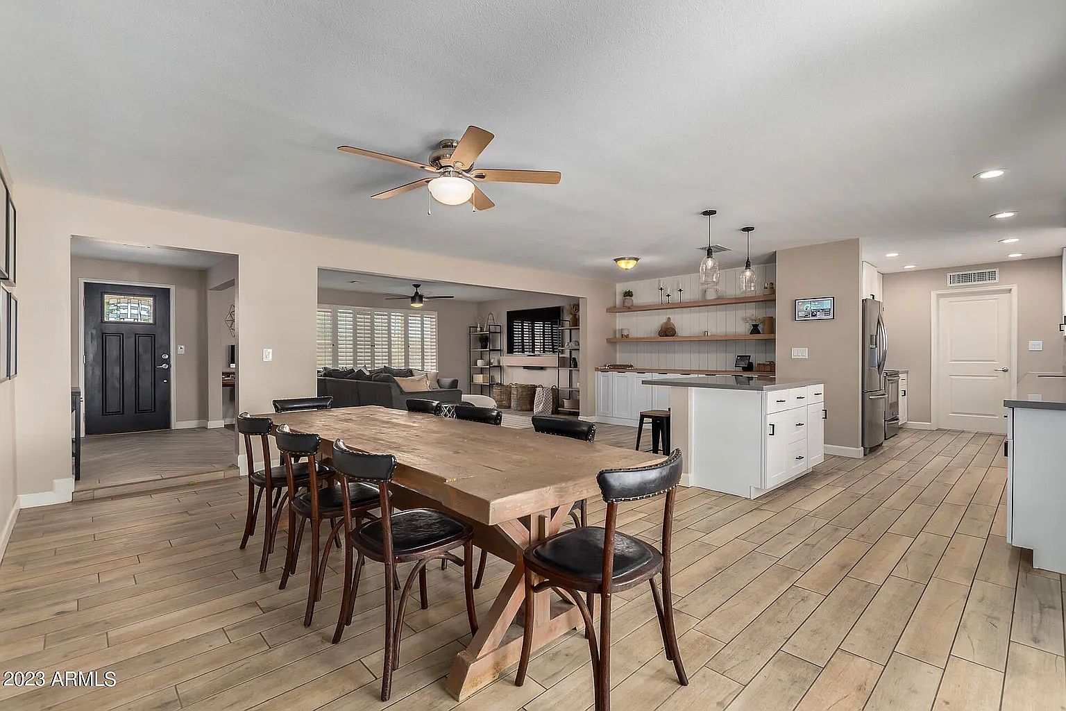 2042 E Malibu Dr photo 3