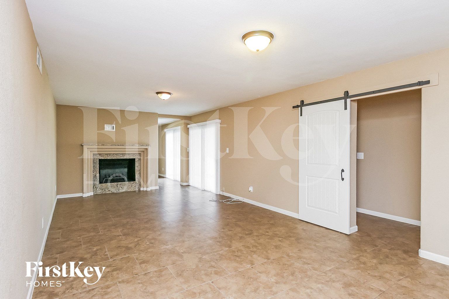4716 S Kenwood Ln photo 5