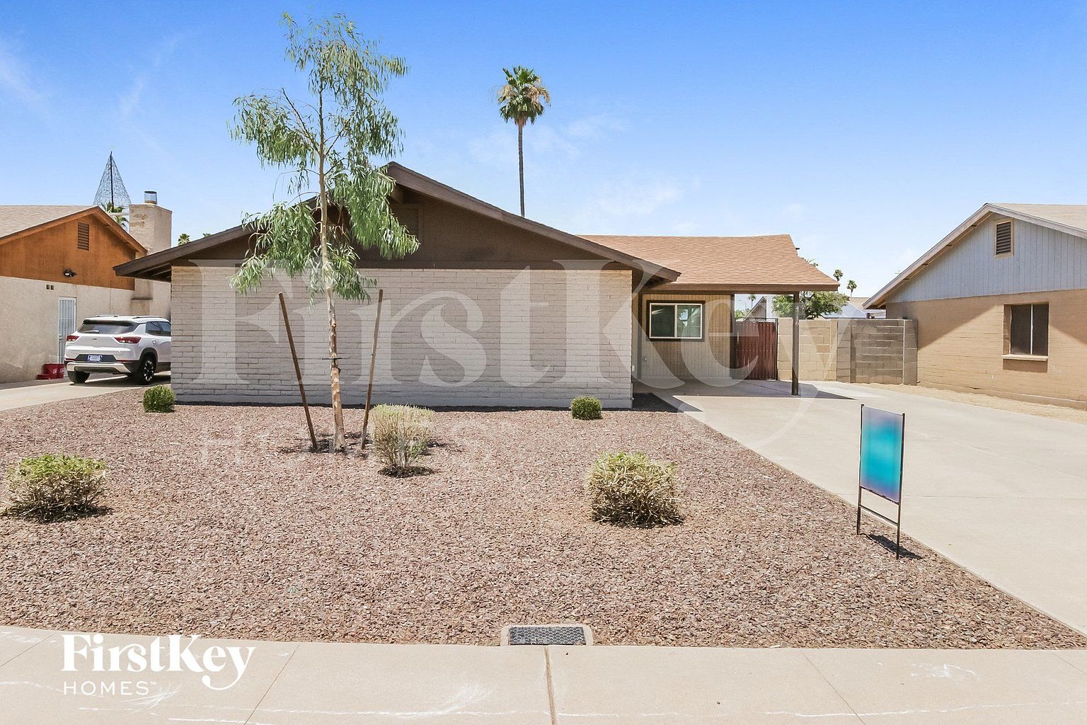 4716 S Kenwood Ln photo 2
